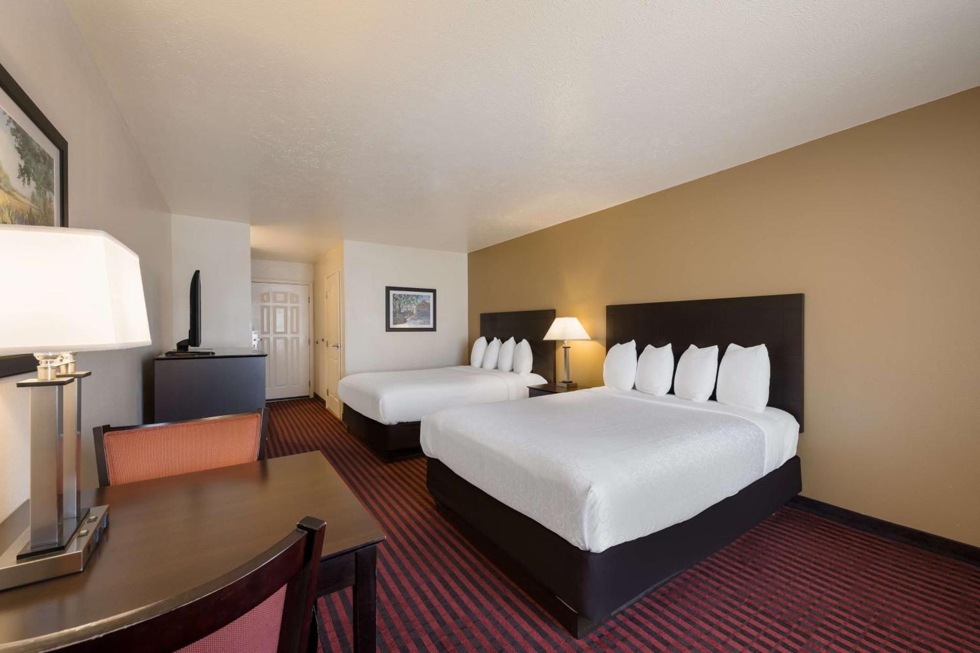 Best Western Salinas Valley Inn & Suites Exterior photo