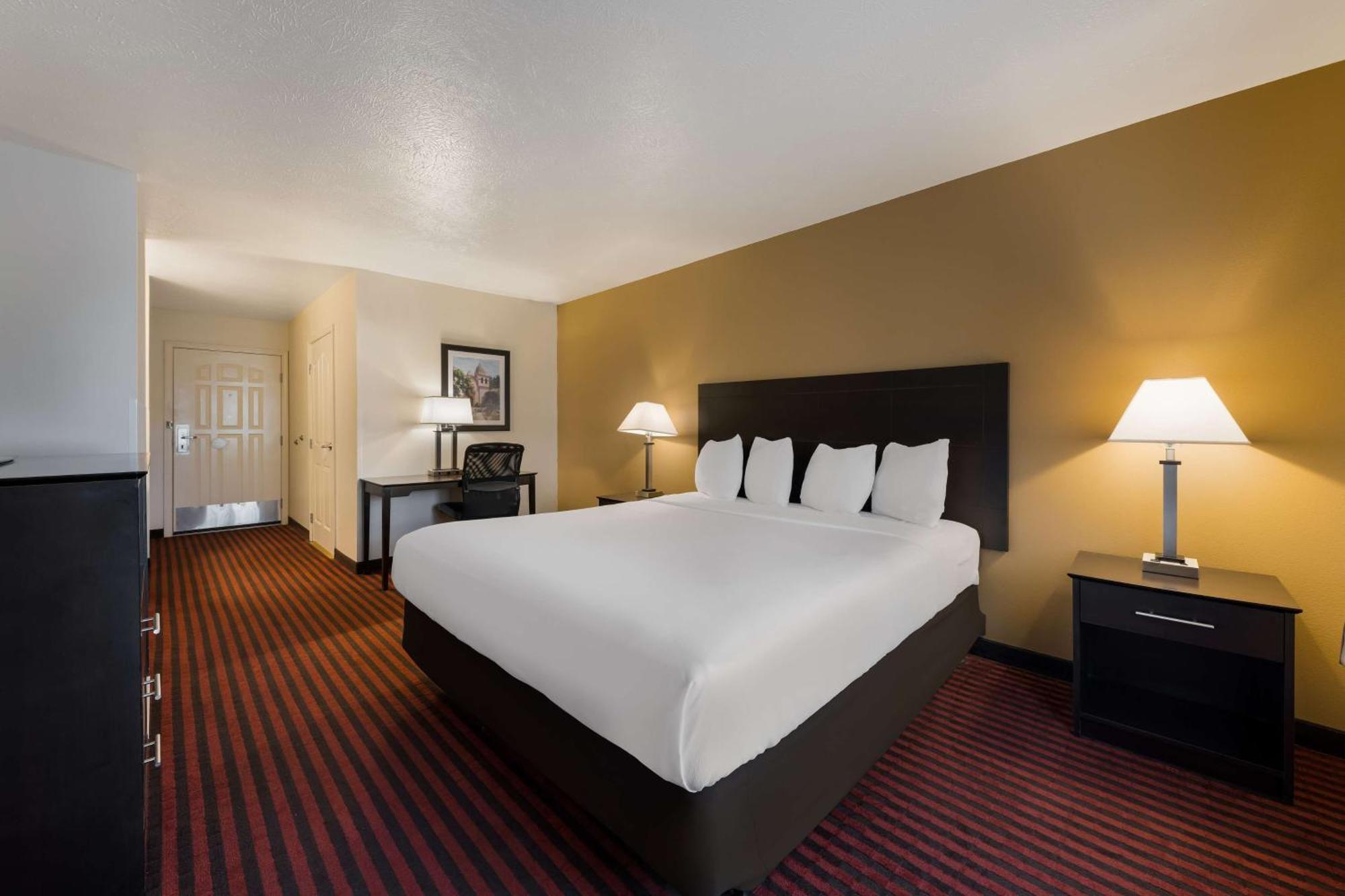 Best Western Salinas Valley Inn & Suites Exterior photo